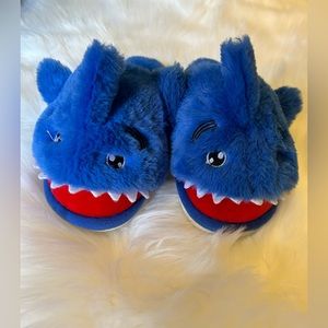 Shark slippers size boys 8 toddler. Fluffy and warm